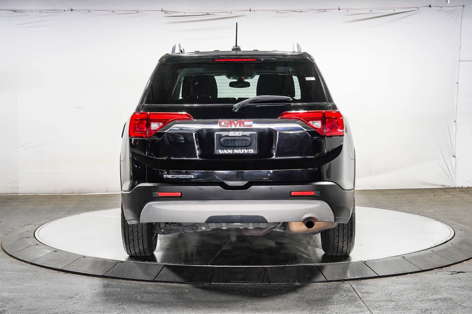 Used 2017 GMC Acadia SLT FWD image 3