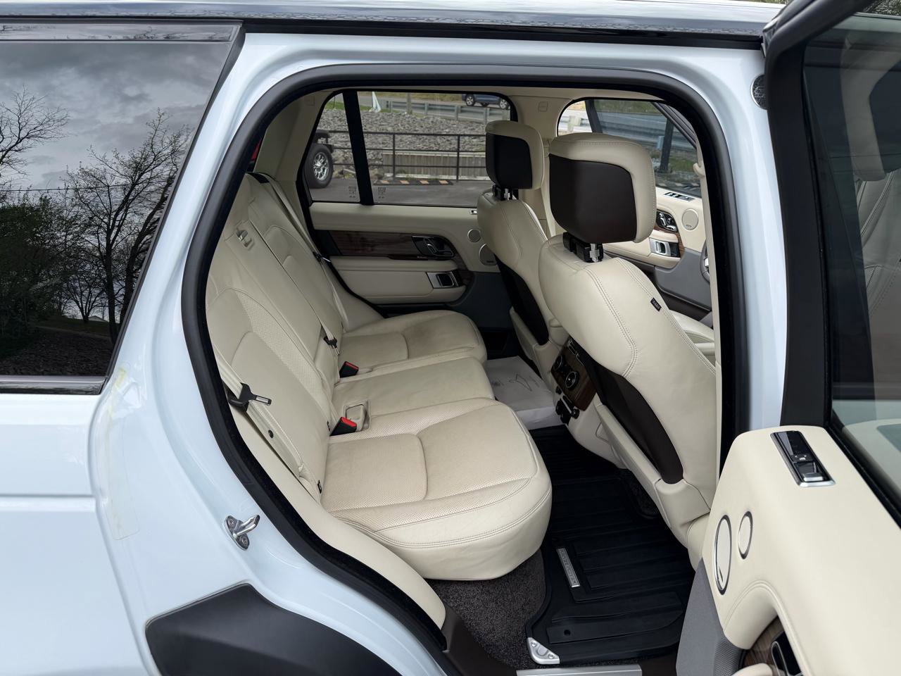 Used 2018 Land Rover Range Rover HSE AWD/4WD image 14