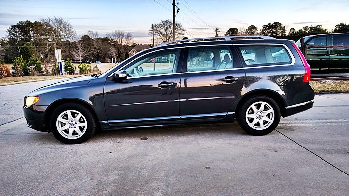 Used 2010 Volvo V70 image 6