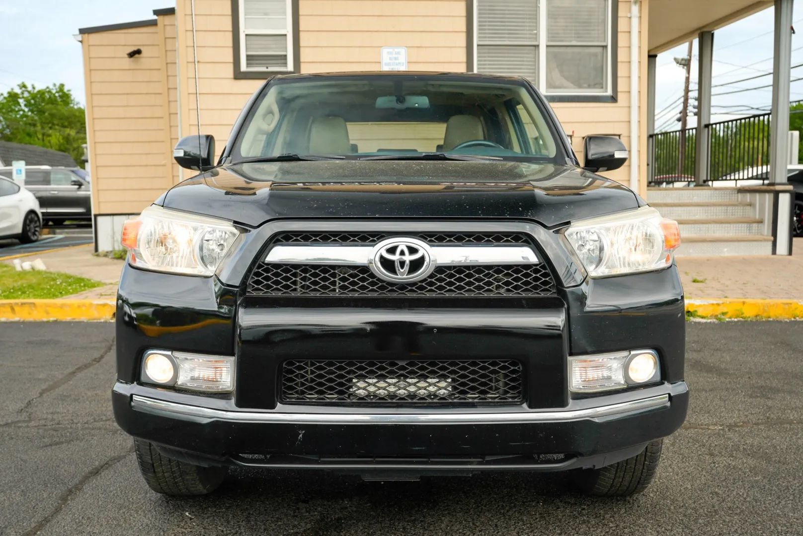Used 2010 Toyota 4Runner Limited AWD/4WD image 2