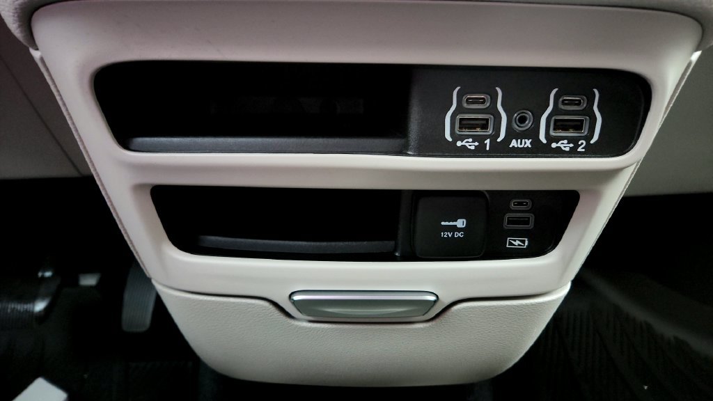 Used 2022 Chrysler Pacifica Touring-L FWD image 35