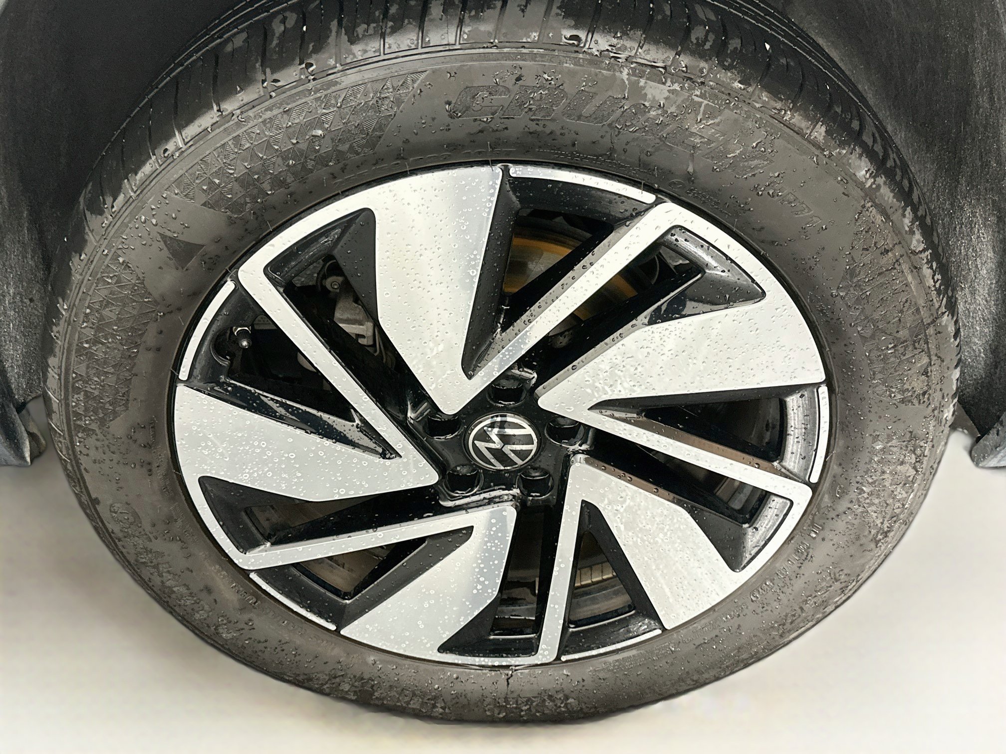 Used 2025 Volkswagen Atlas SE AWD/4WD image 11
