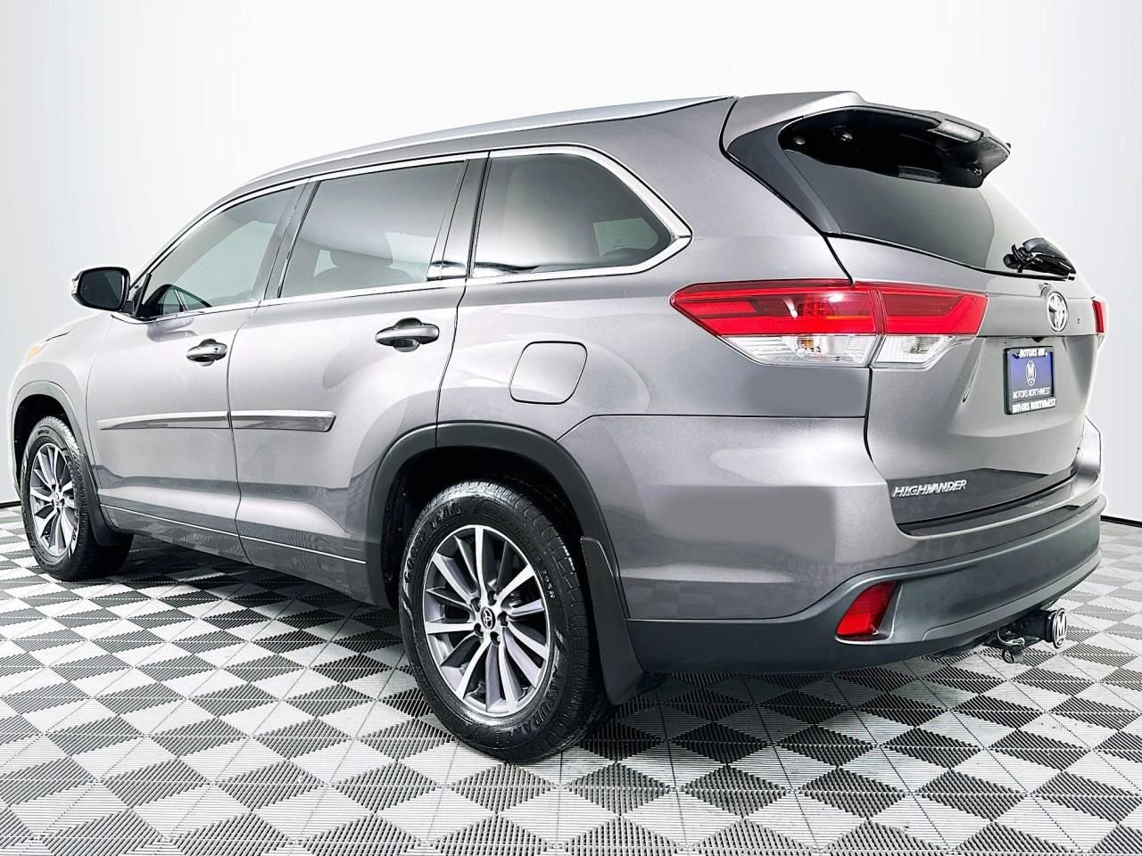 Used 2018 Toyota Highlander XLE image 8