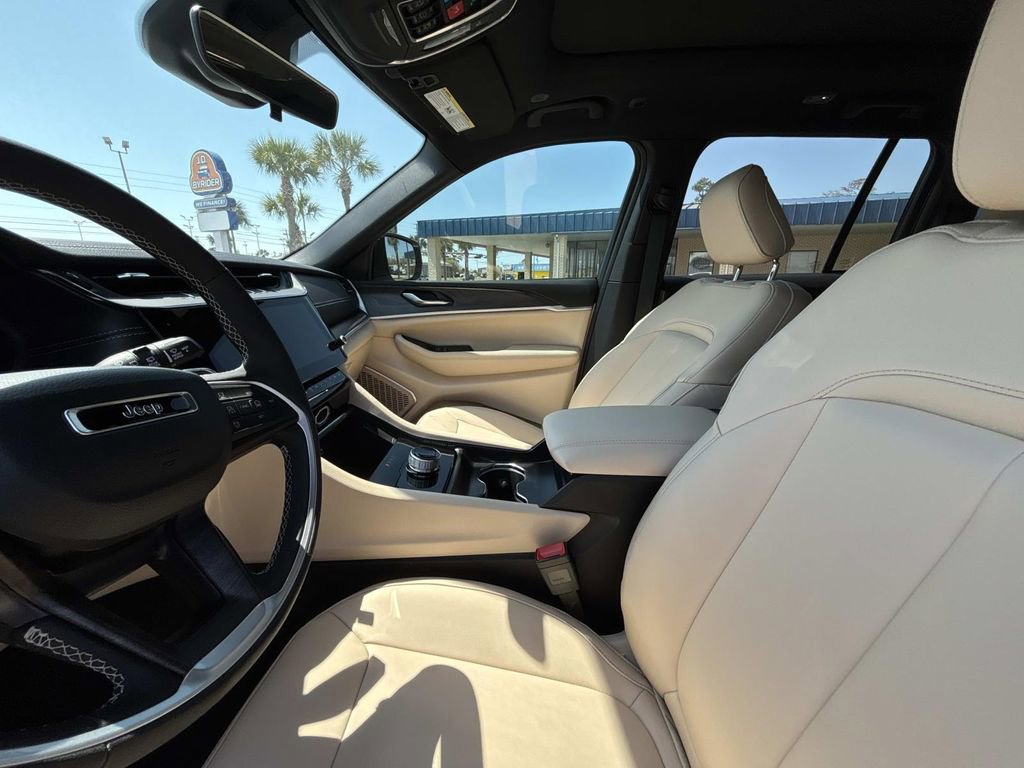 New 2026 Jeep Grand Cherokee Limited RWD image 10