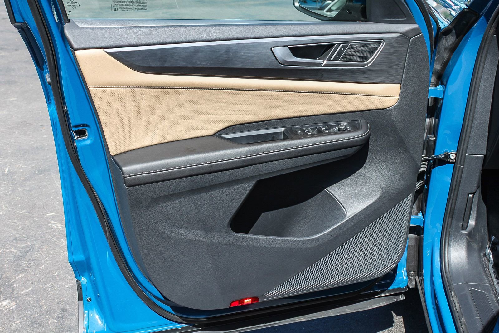 Used 2025 Volkswagen Atlas Cross Sport SE image 21