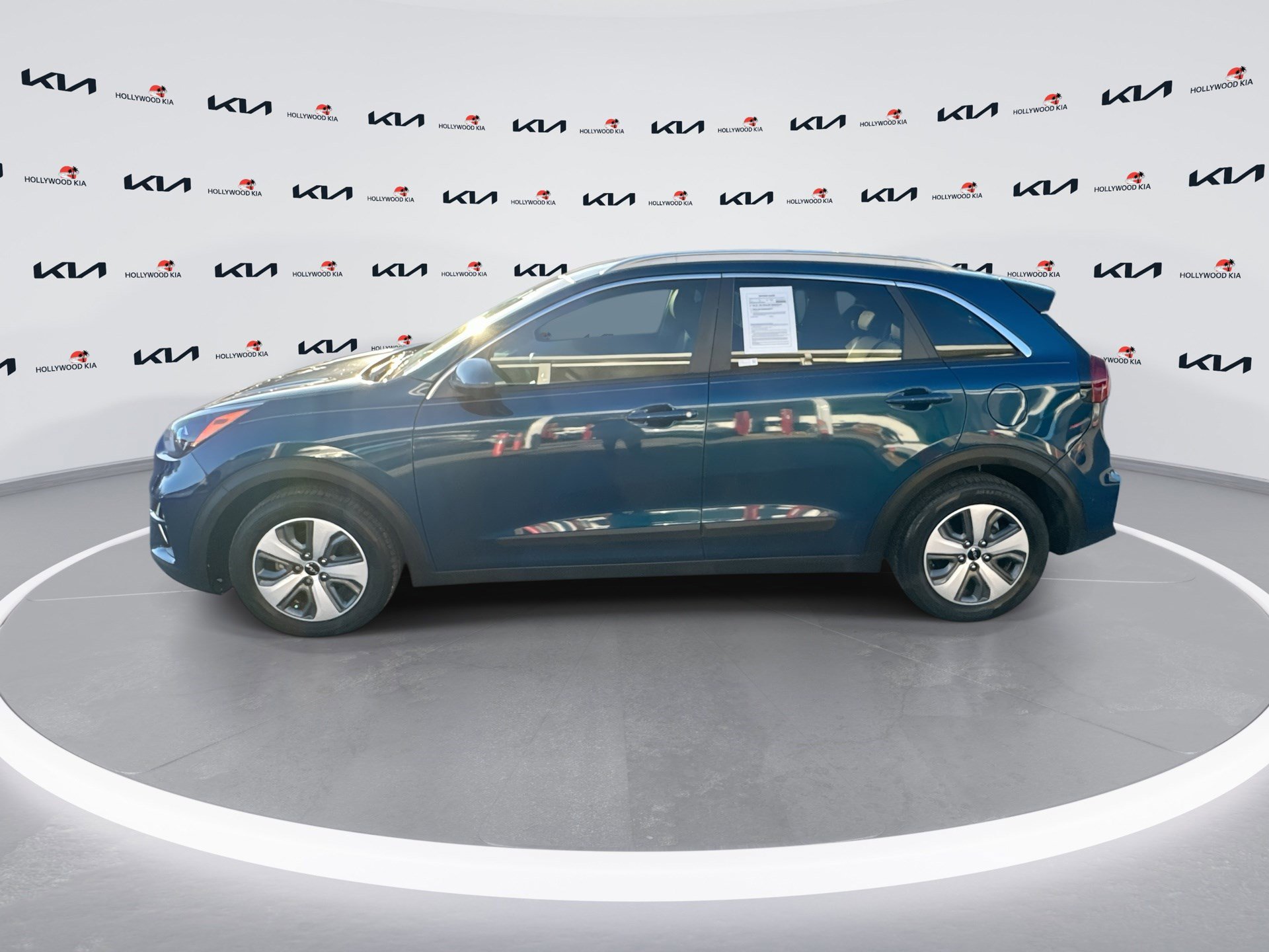 Used 2022 Kia Niro LX image 5