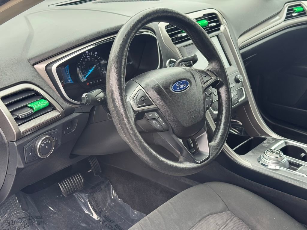 Used 2020 Ford Fusion SE image 24