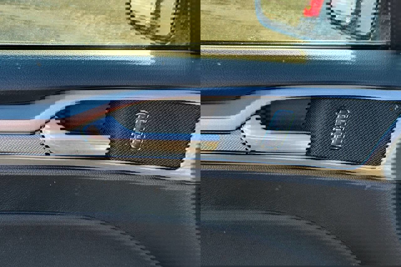 Used 2020 Ford Fusion SE image 19