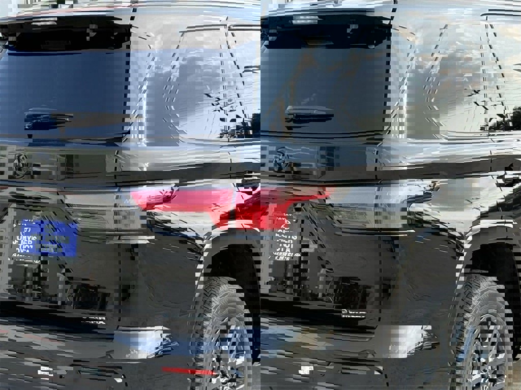 New 2026 Toyota Sequoia Platinum image 7