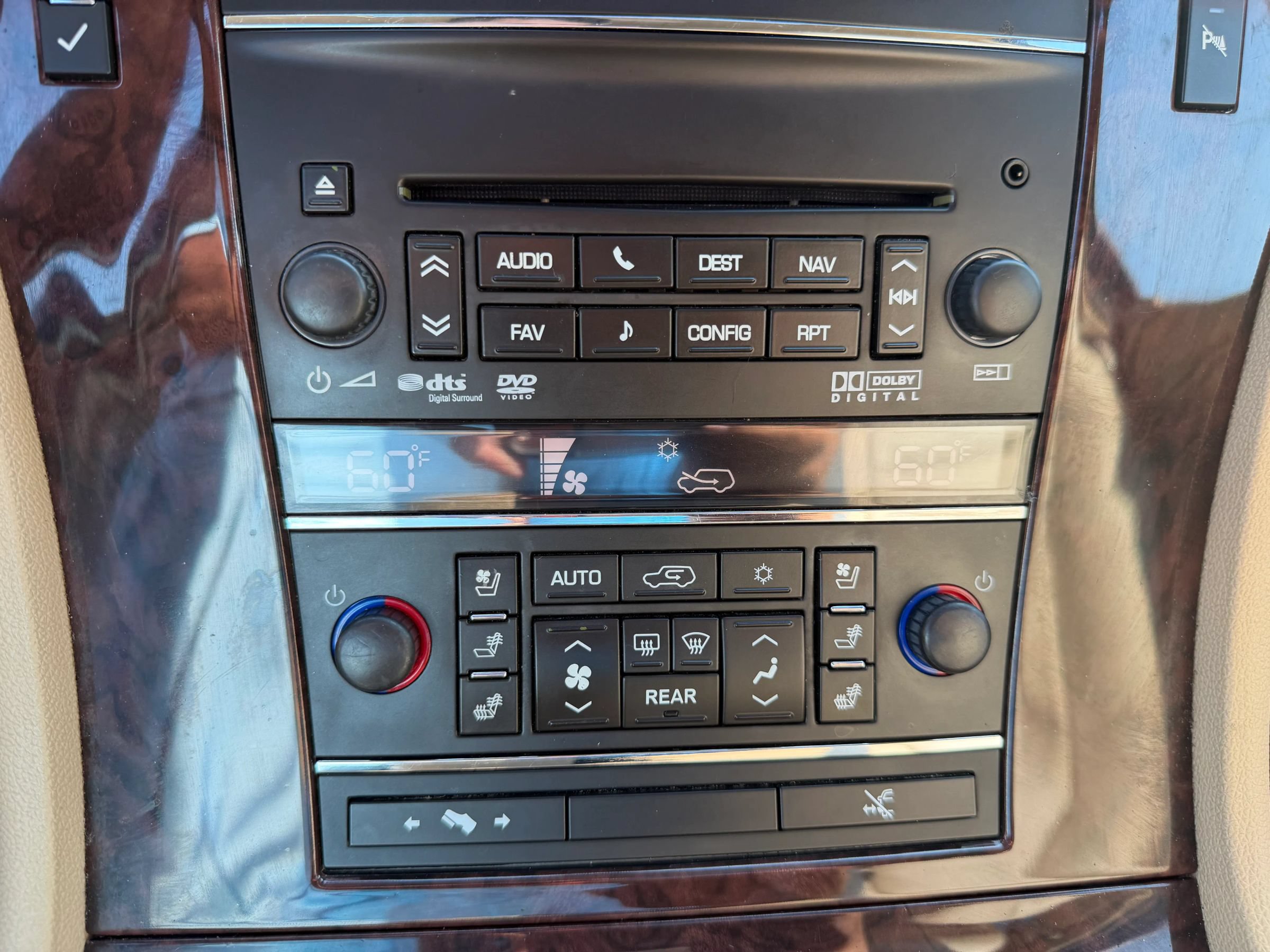 Used 2013 Cadillac Escalade ESV Premium RWD image 21