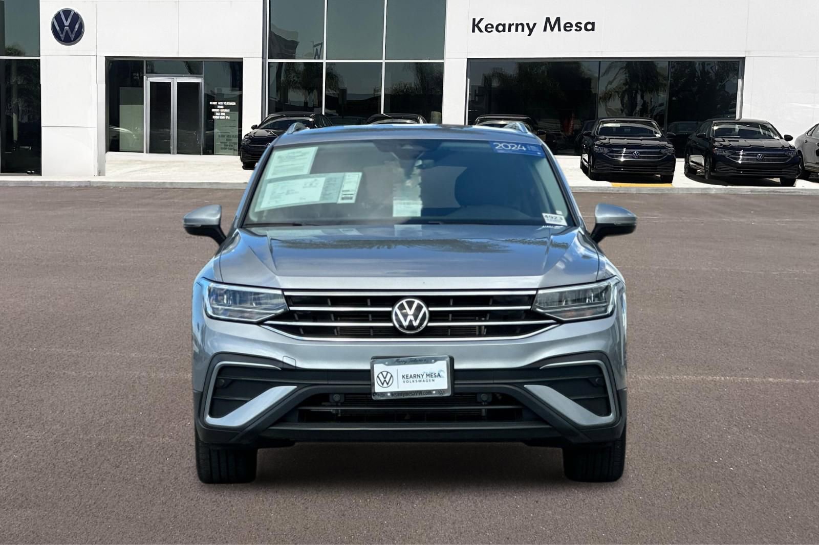 Used 2024 Volkswagen Tiguan SE FWD image 9