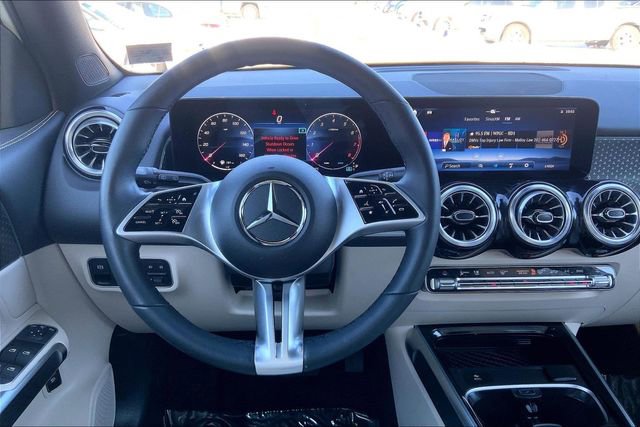 Used 2025 Mercedes-Benz GLB 250 4MATIC image 4