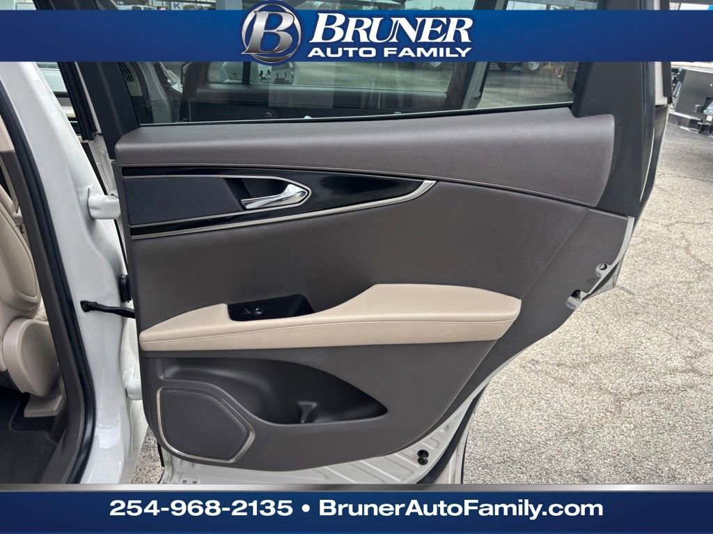 Used 2023 Lincoln Nautilus FWD w/ Premium Package image 17