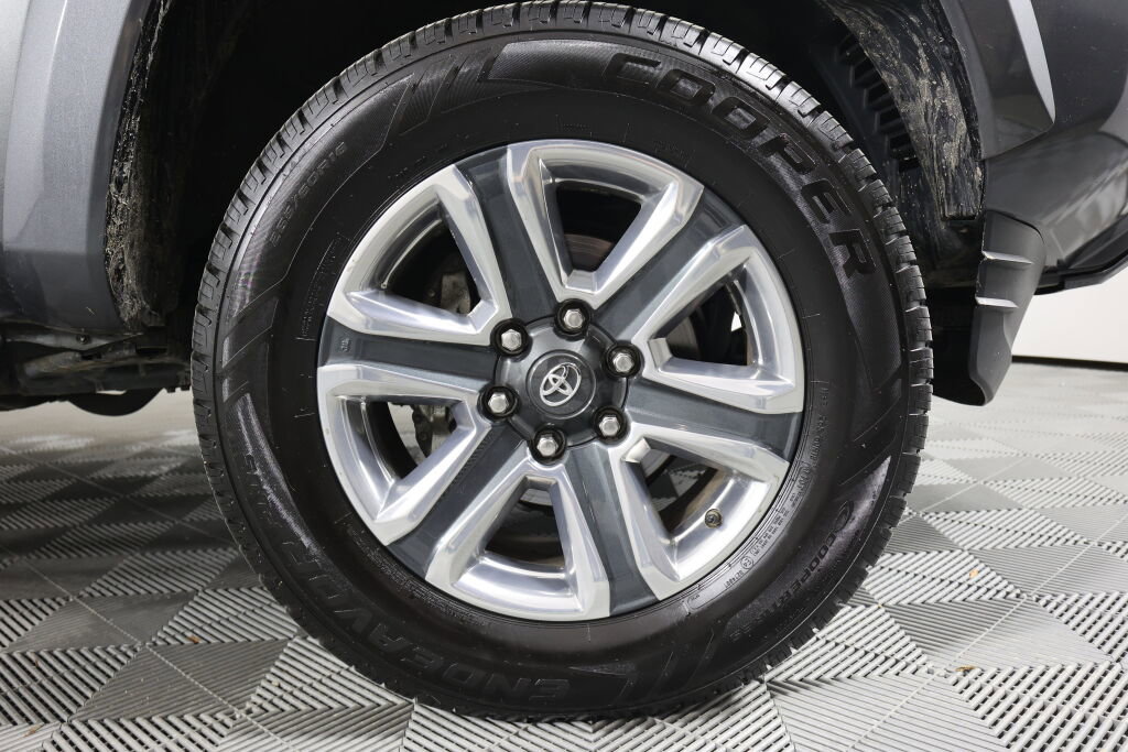 Used 2016 Toyota Tacoma Limited w/ Towing Package RWD image 6