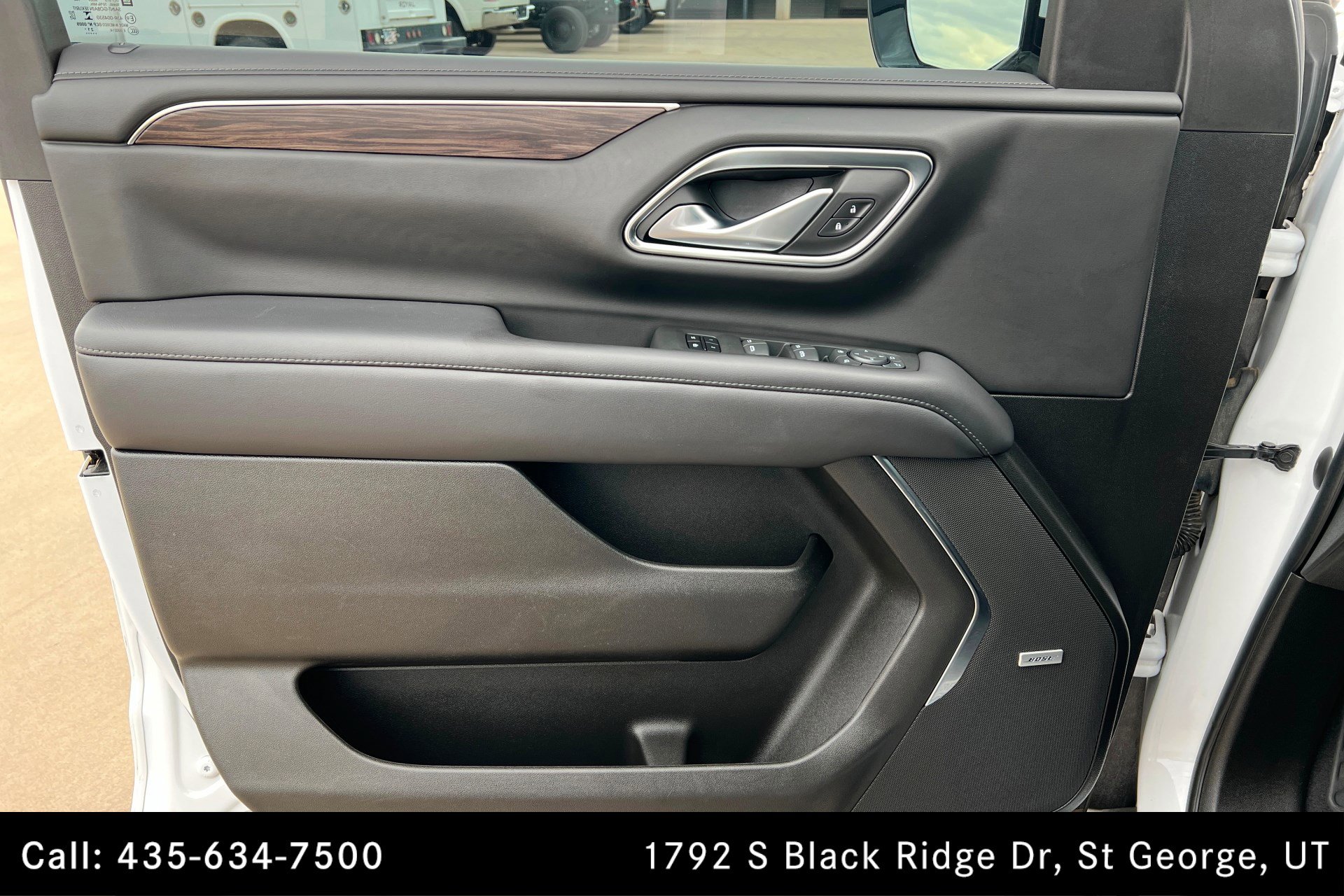 Used 2022 Chevrolet Tahoe Z71 w/ Luxury Package AWD/4WD image 14