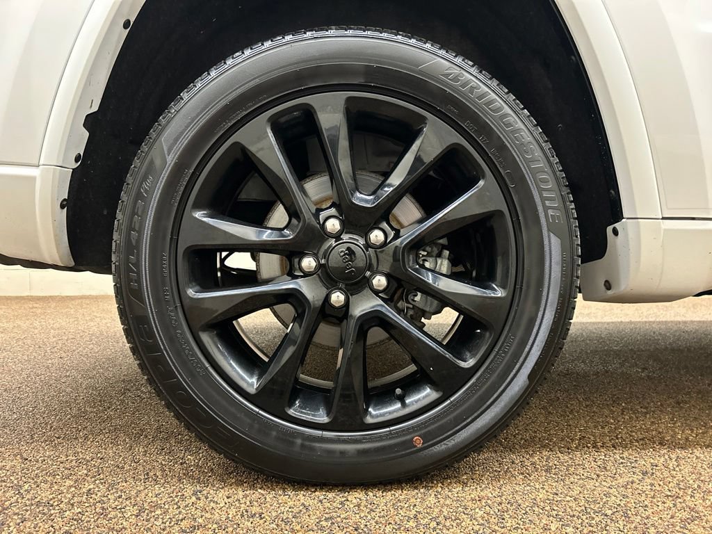Used 2020 Jeep Grand Cherokee Altitude AWD/4WD image 27