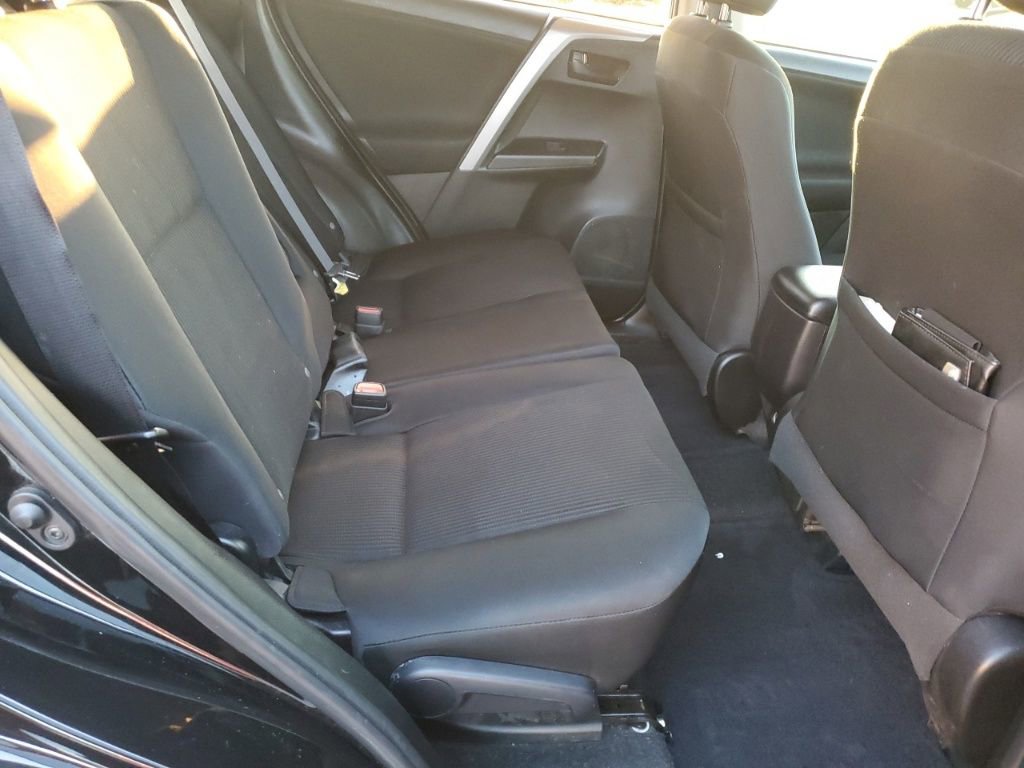 Used 2018 Toyota RAV4 LE image 28