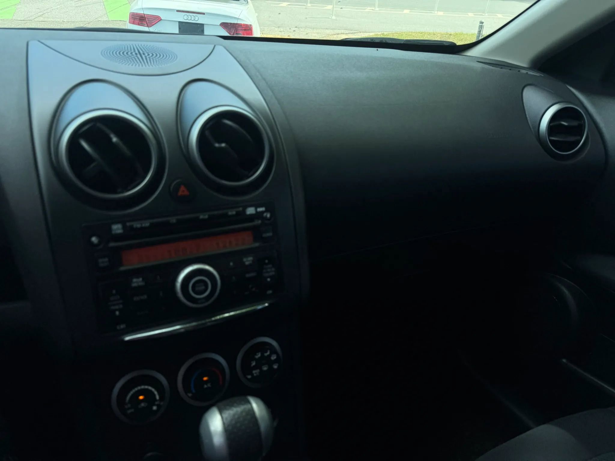 Used 2015 Nissan Rogue S image 26