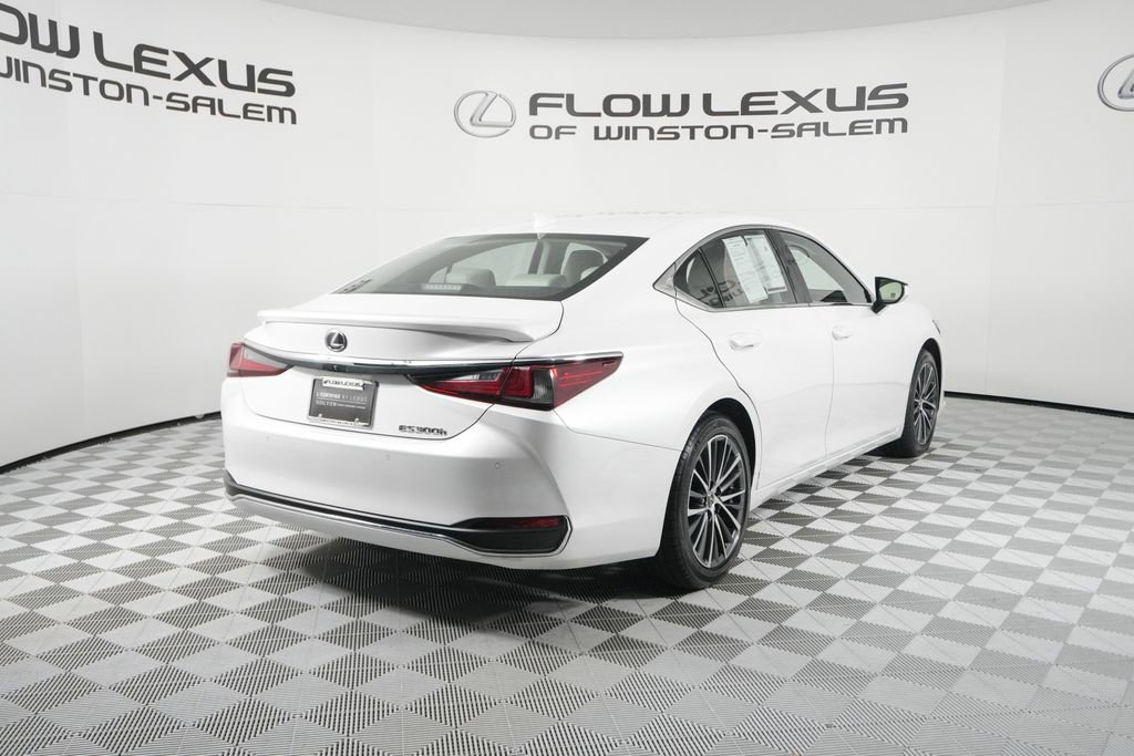Certified 2023 Lexus ES 300h w/ Premium Package FWD image 7