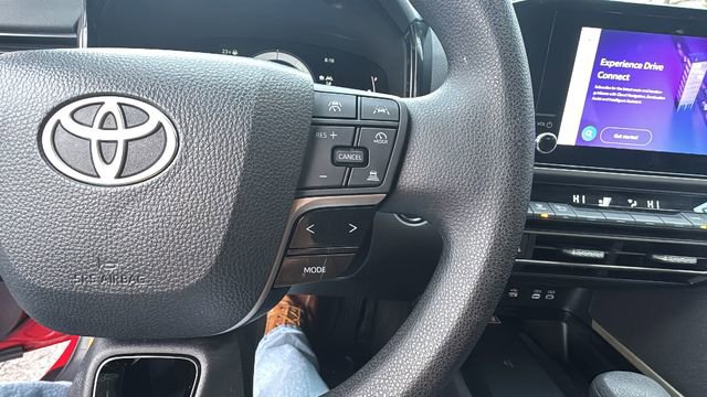 Used 2025 Toyota Camry LE image 18