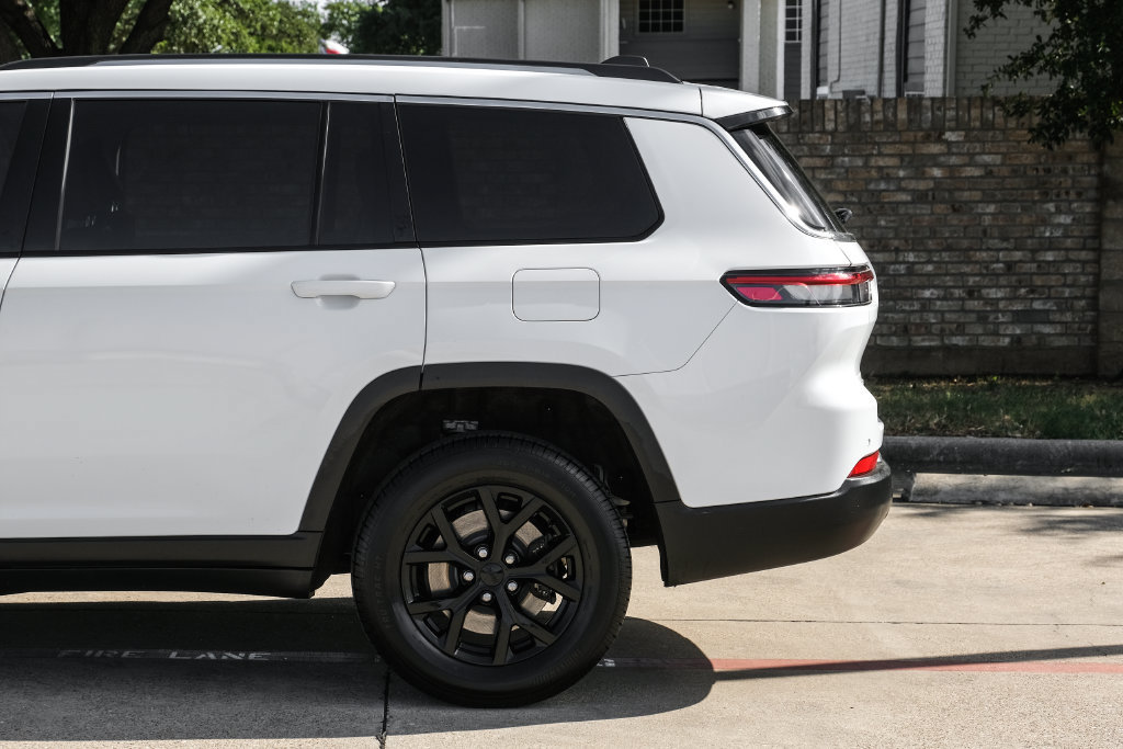 Used 2023 Jeep Grand Cherokee L Limited AWD/4WD image 22