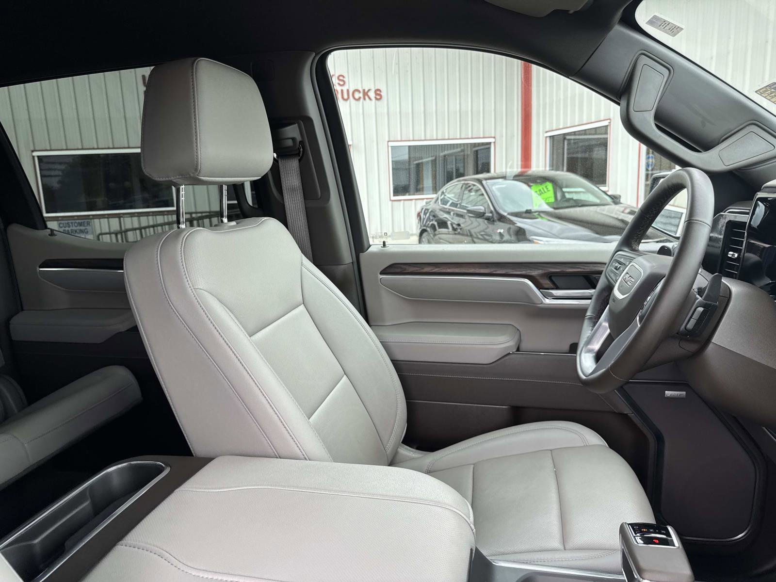 Used 2025 GMC Sierra 1500 SLT w/ SLT Premium Package image 10