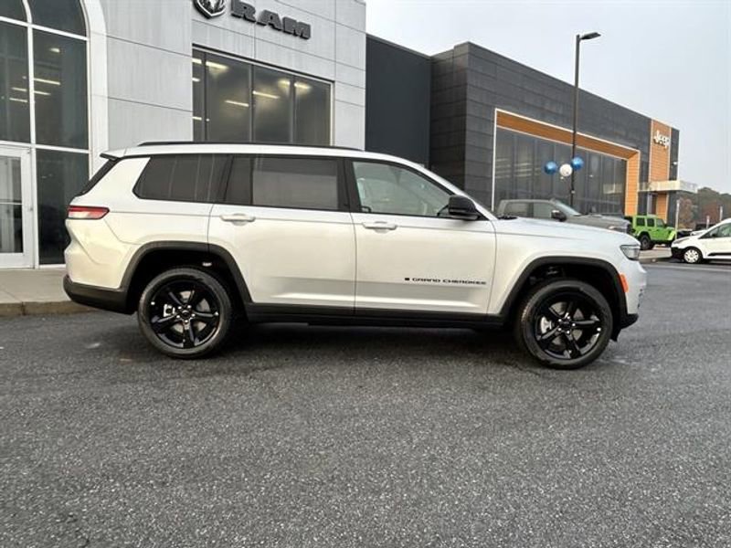 New 2025 Jeep Grand Cherokee L Limited image 4