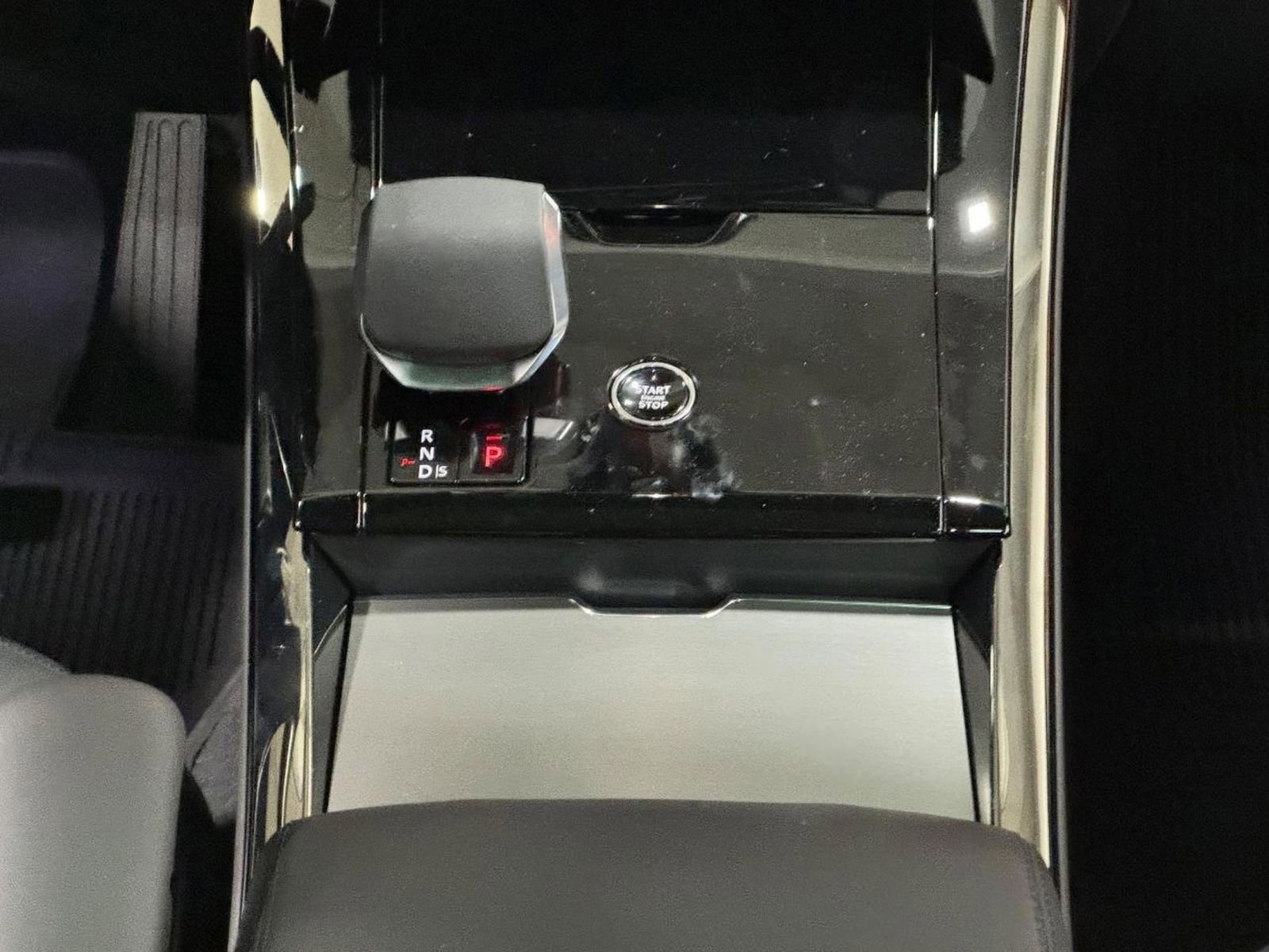 New 2026 Land Rover Range Rover Sport SE image 15