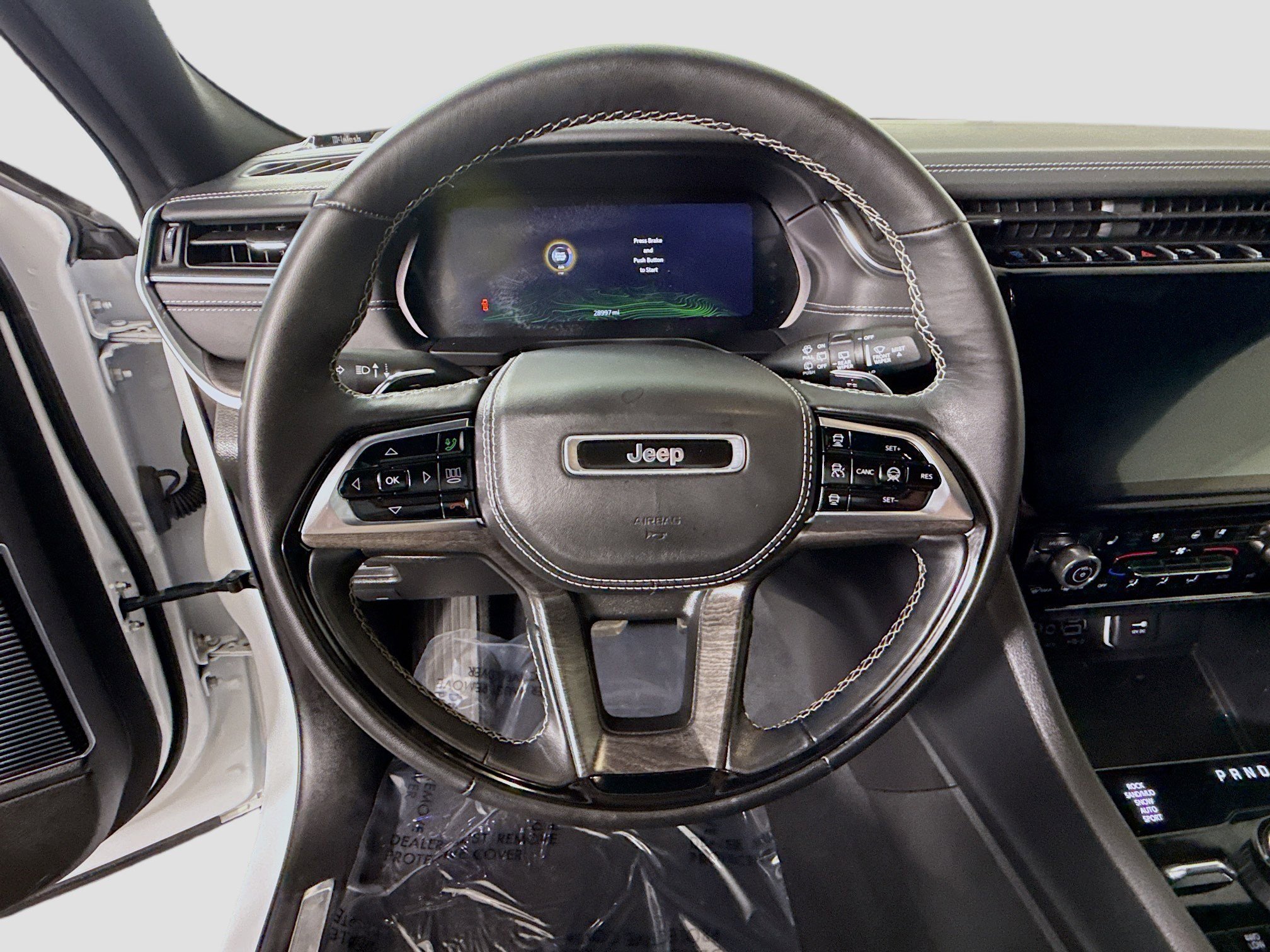 Used 2023 Jeep Grand Cherokee Overland w/ Advanced Protech Group III image 13