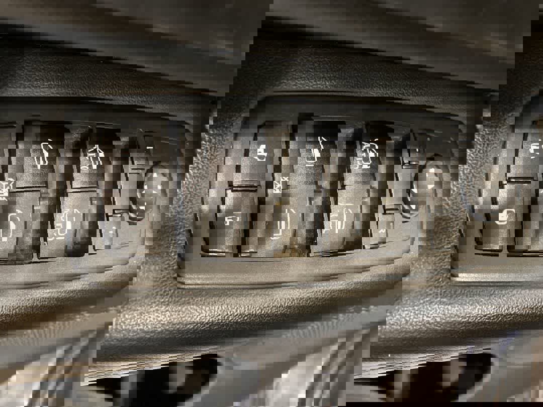 Used 2018 Jeep Grand Cherokee Altitude image 15