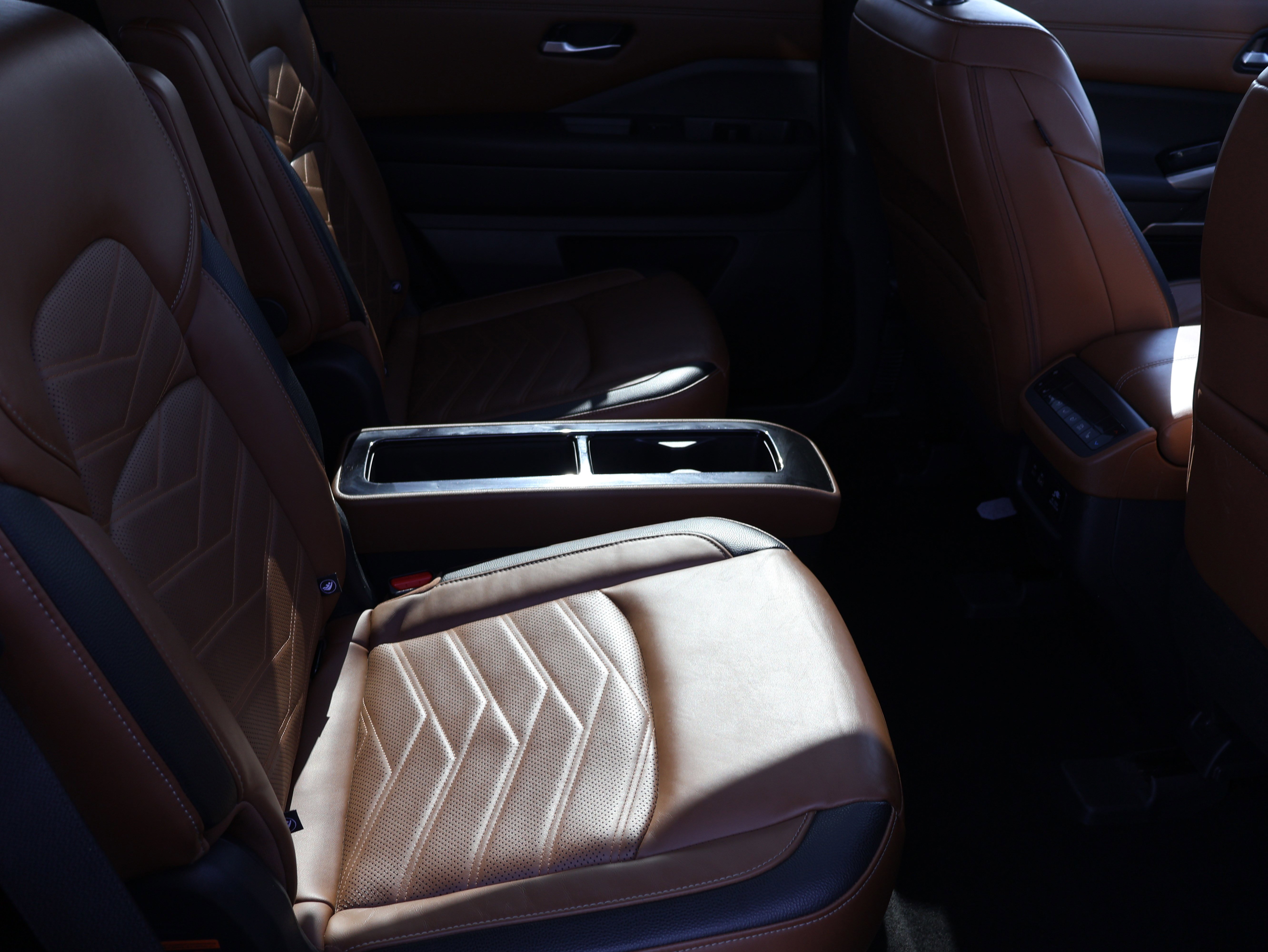 Used 2023 Nissan Pathfinder Platinum w/ Lighting Package (N93) image 13