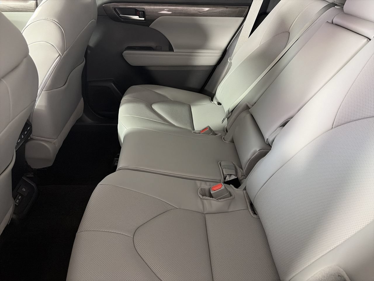 New 2026 Toyota Highlander Limited AWD/4WD image 23
