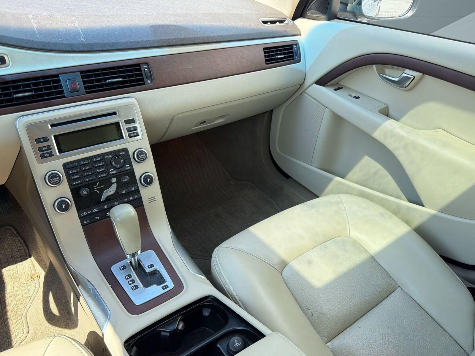 Used 2011 Volvo XC70 3.2 image 24