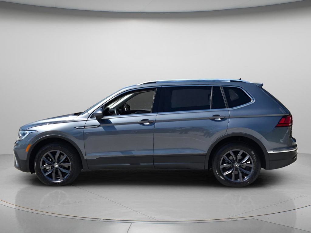 Certified 2023 Volkswagen Tiguan SE FWD image 3