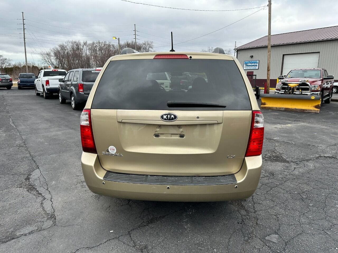Used 2009 Kia Sedona LX w/ PWR Pkg image 3