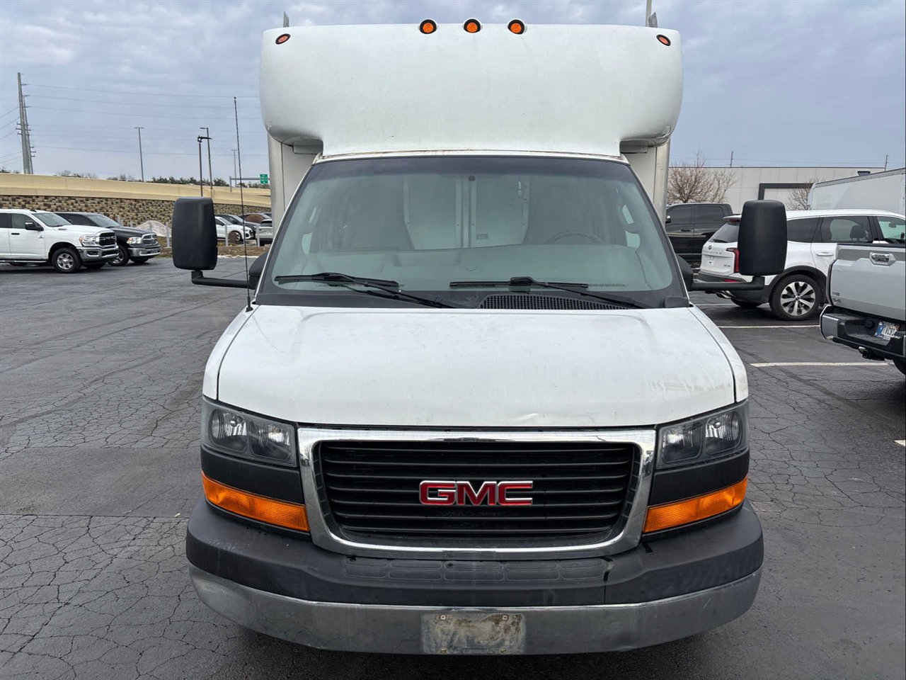 Used 2017 GMC Savana 3500 image 3