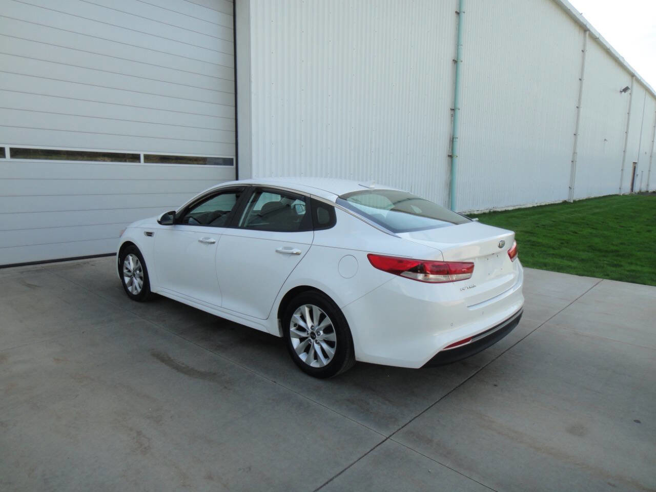 Used 2018 Kia Optima LX w/ 17" Alloy Wheels Package image 8