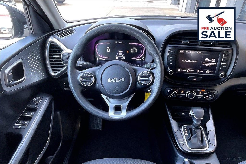 Used 2025 Kia Soul LX w/ LX Technology Package FWD image 5
