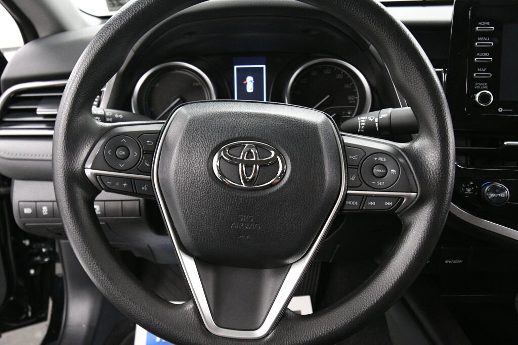 Used 2022 Toyota Camry LE image 11