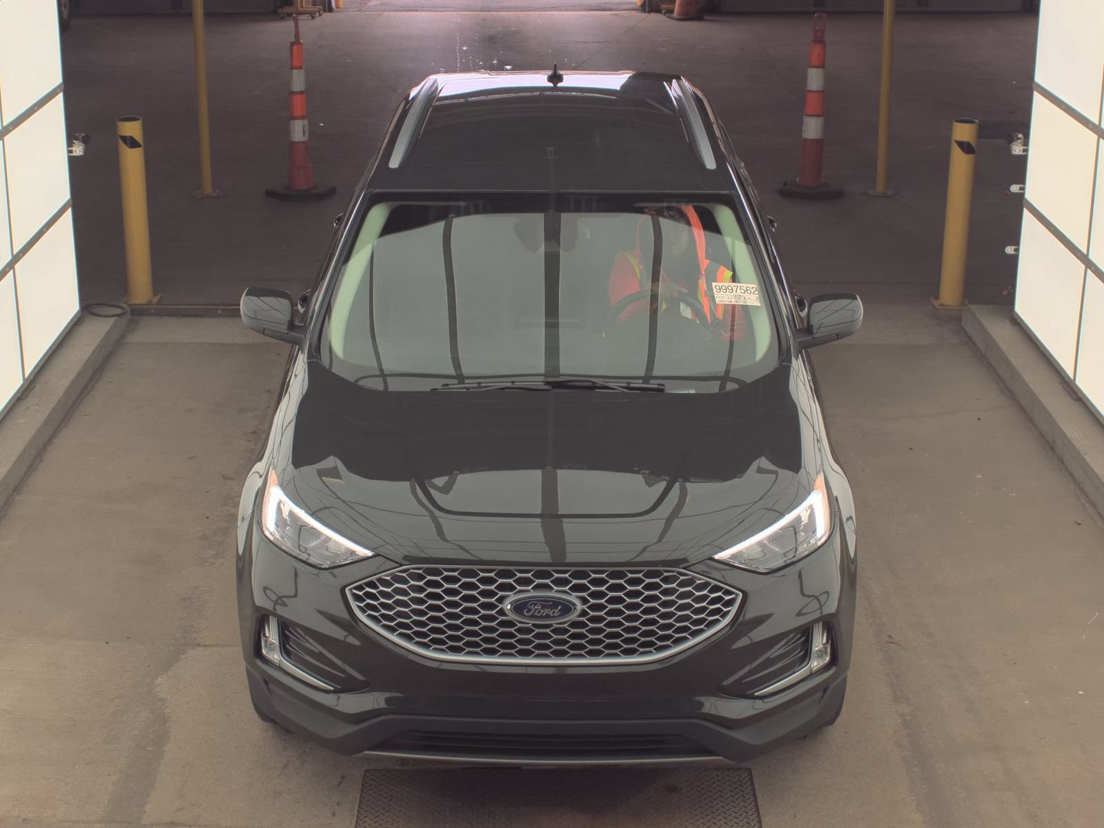 Used 2024 Ford Edge SEL w/ Convenience Package AWD/4WD image 2