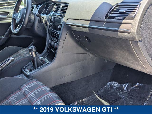 Used 2019 Volkswagen GTI SE FWD image 23