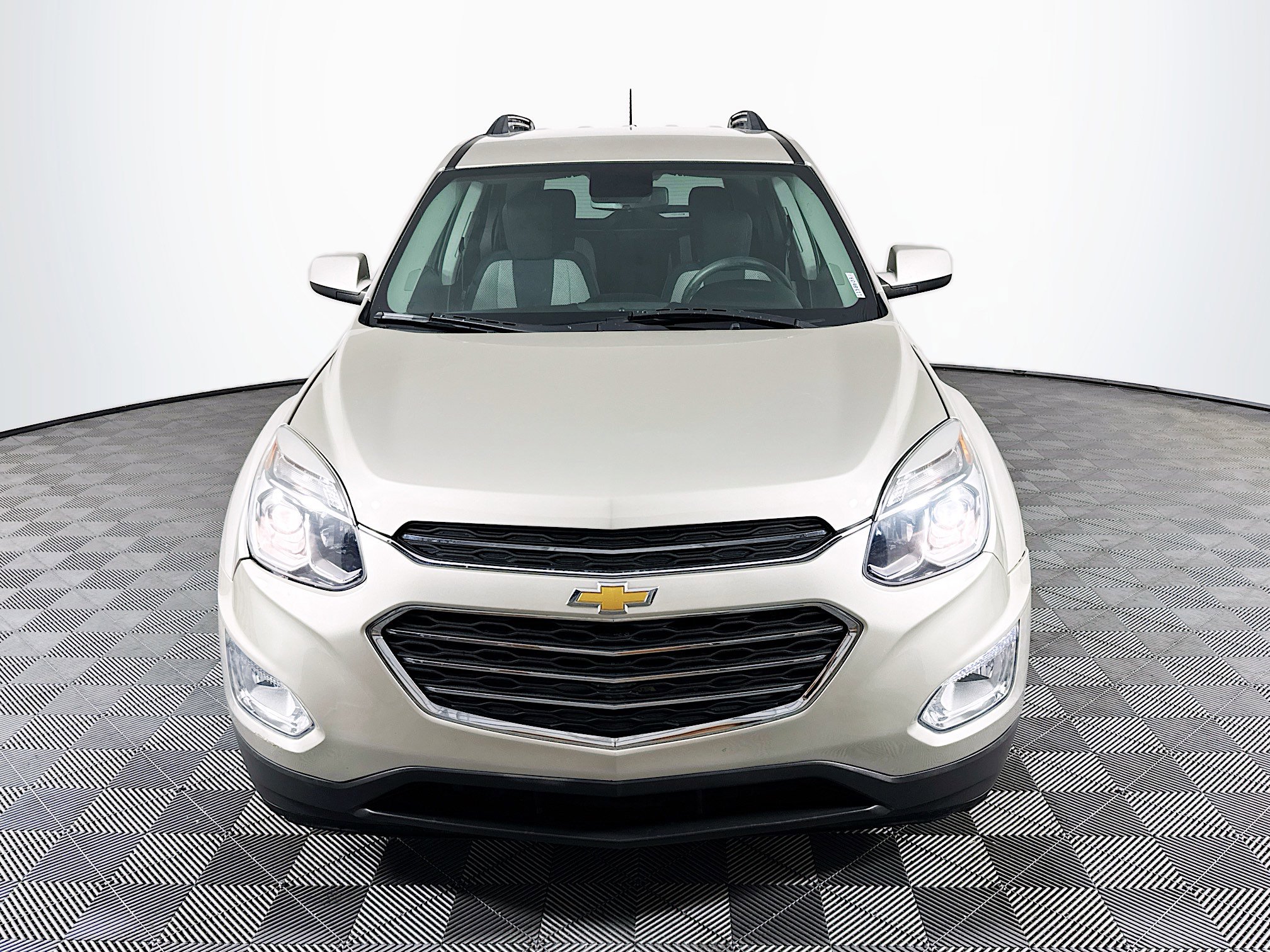 Used 2016 Chevrolet Equinox LT FWD image 2