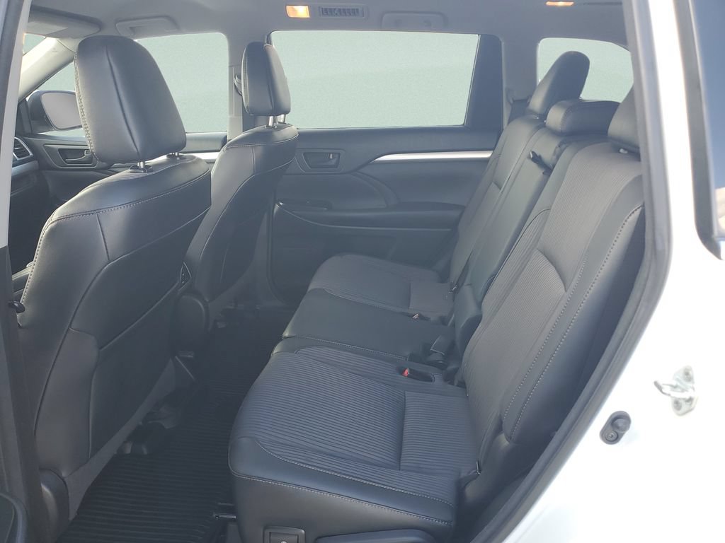 Used 2018 Toyota Highlander Plus FWD image 10