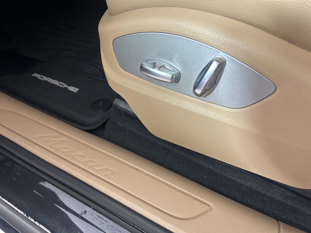 Certified 2025 Porsche Macan image 28
