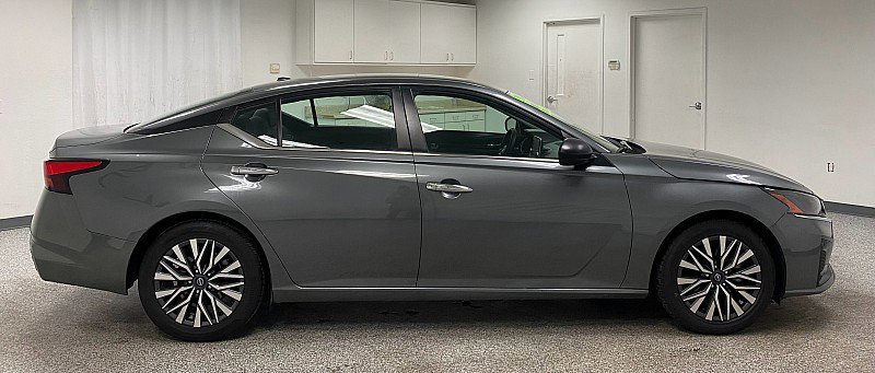 Used 2024 Nissan Altima 2.5 SV image 4