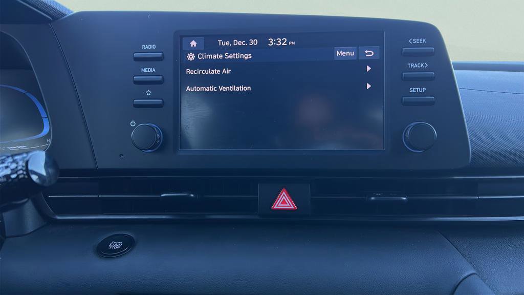 Certified 2025 Hyundai Elantra Sport image 28