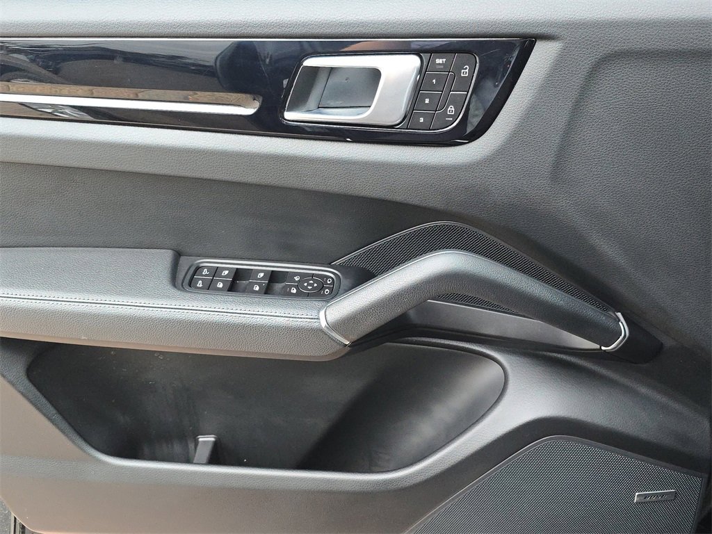 Used 2022 Porsche Cayenne image 22