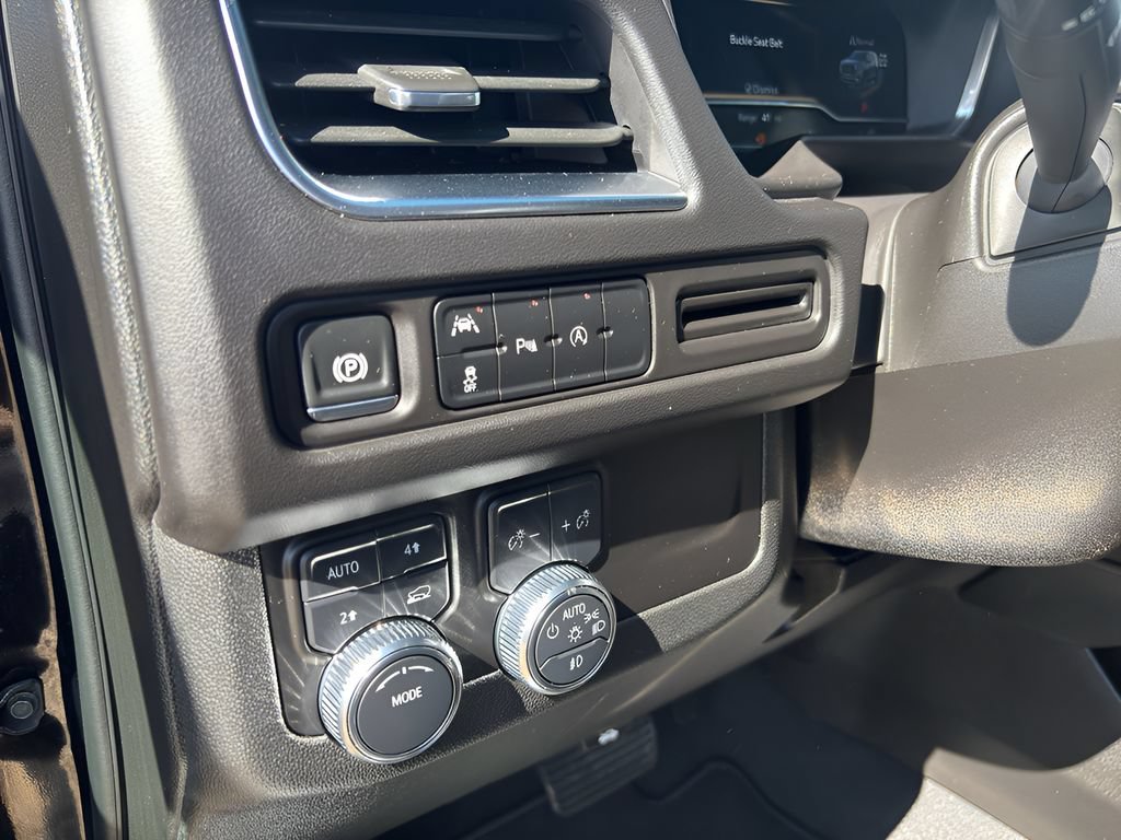 Used 2024 GMC Yukon SLT AWD/4WD image 24