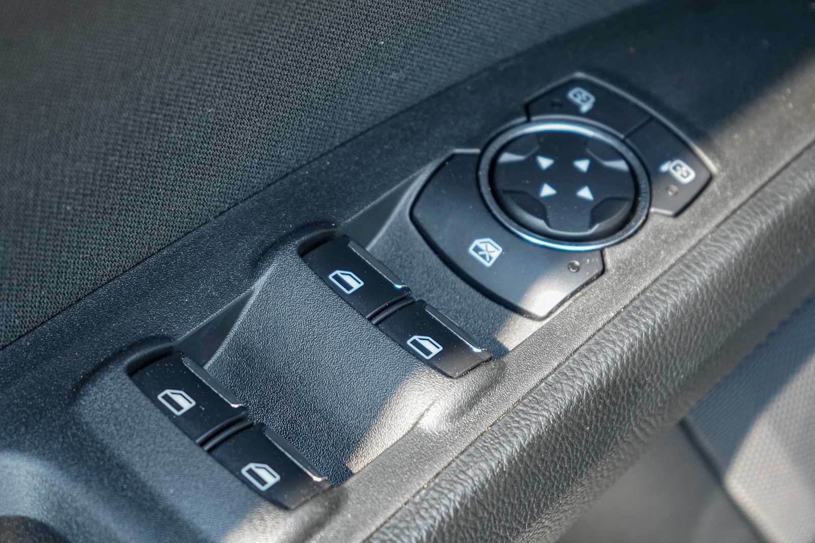 Used 2020 Ford Fusion SE FWD image 18