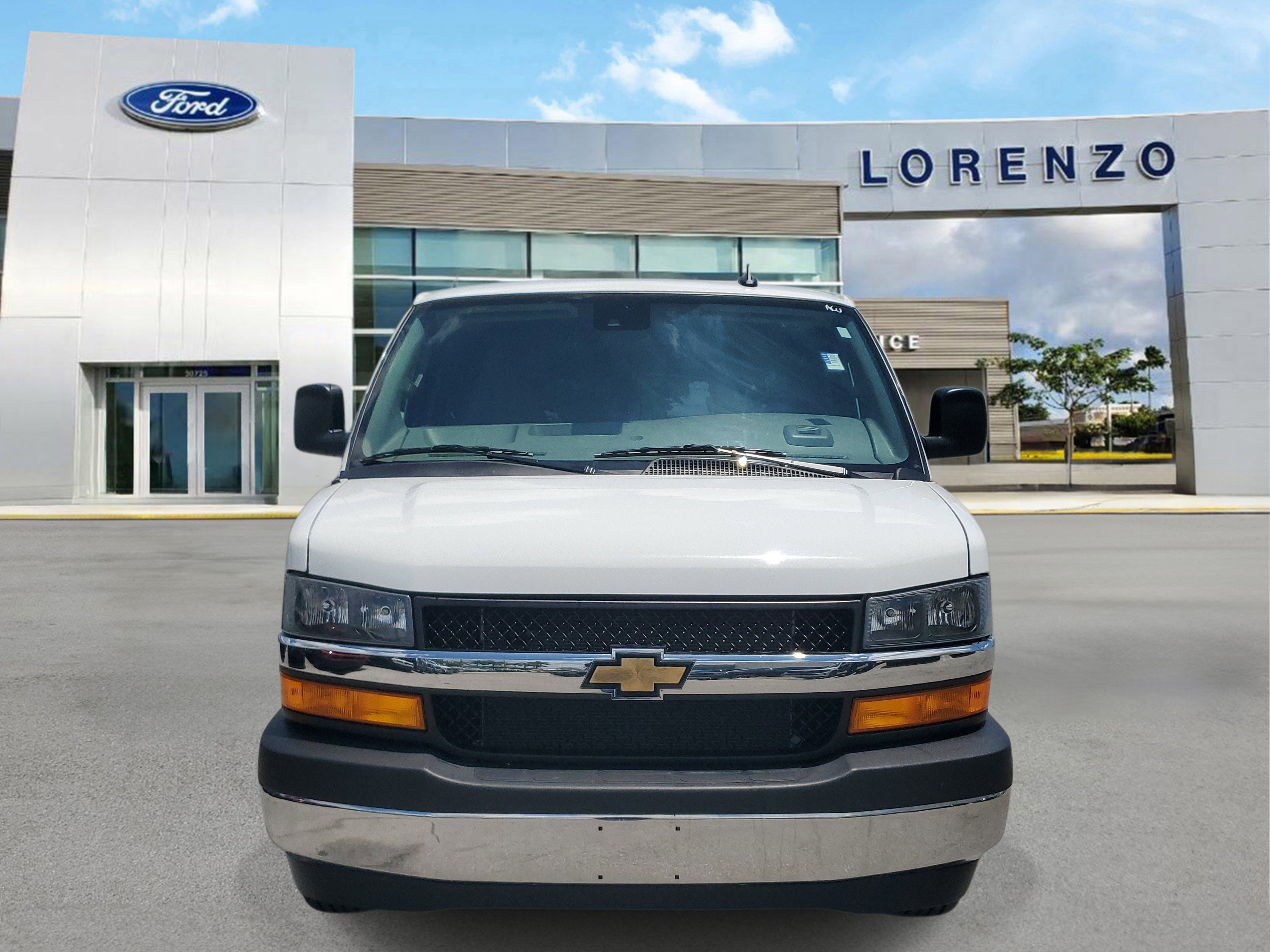 Used 2025 Chevrolet Express 3500 LT w/ LT Preferred Equipment Group RWD image 2